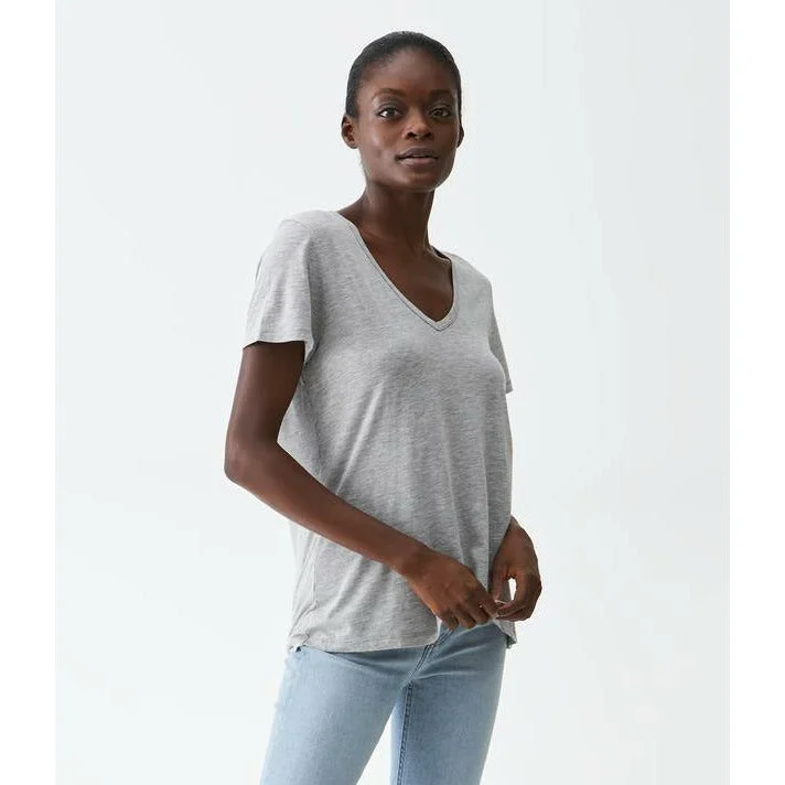 Skyler Relaxed V-Neck Tee Monochromatic Office Style